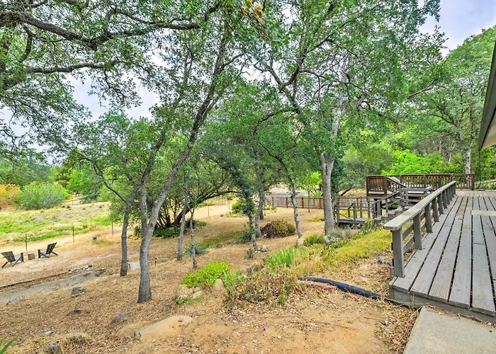 Charming Home Less Than 10 Mi To Sequoia Natl Park!