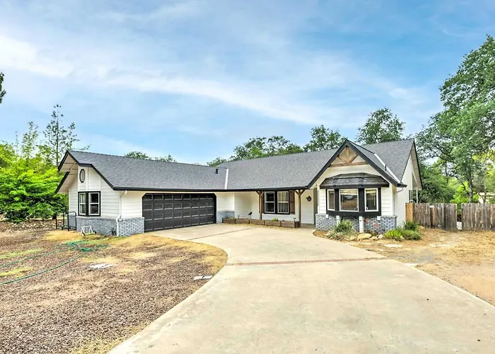 Charming Home Less Than 10 Mi To Sequoia Natl Park!